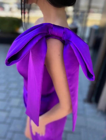 Abendkleid im Meerjungfrau-/Trompeten-Stil, hoher Schlitz, formeller Abschlussball, Schleppe, ärmellos, ein Schulterträger, Satin mit Schleife(n), Schlitz