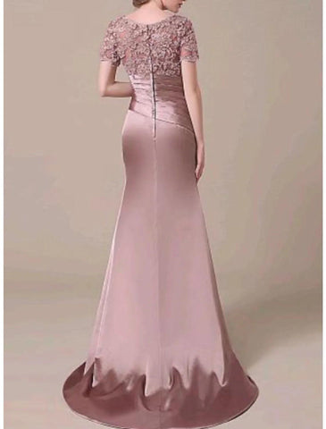 Meerjungfrau/Trompete Elegantes formelles Abendkleid Rundhals Kurzarm Sweep/Pinselschleppe Spitze mit gerüschten Rüschen Applikationen