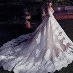 Vestidos de novia NumberSea con cola desmontable y espalda descubierta con apliques de encaje