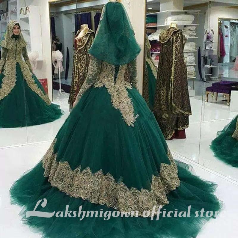 Vestidos de novia NumberSea con escote en V y encaje