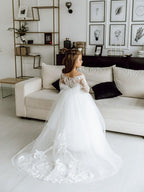 White Long Sleeves Ball Gown Tulle Lace Flower Girl Dress with Bow