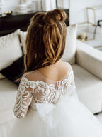 White Long Sleeves Ball Gown Tulle Lace Flower Girl Dress with Bow