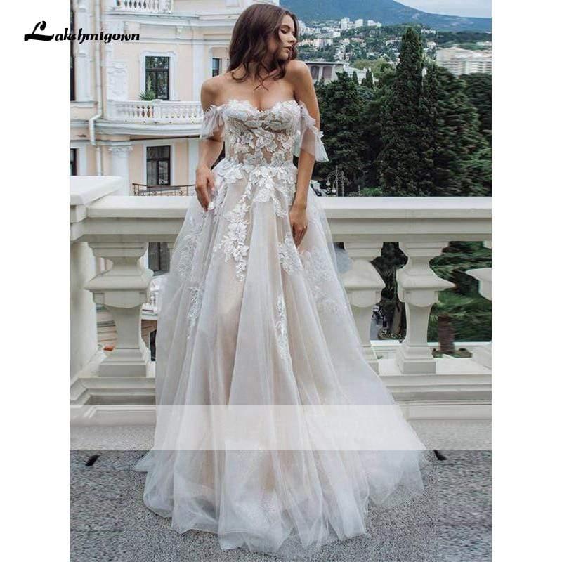 Vestidos de novia de corte A con detalle de encaje y mangas largas en blanco de NumberSea