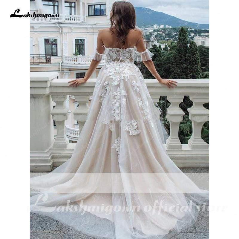 Vestidos de novia de corte A con detalle de encaje y mangas largas en blanco de NumberSea