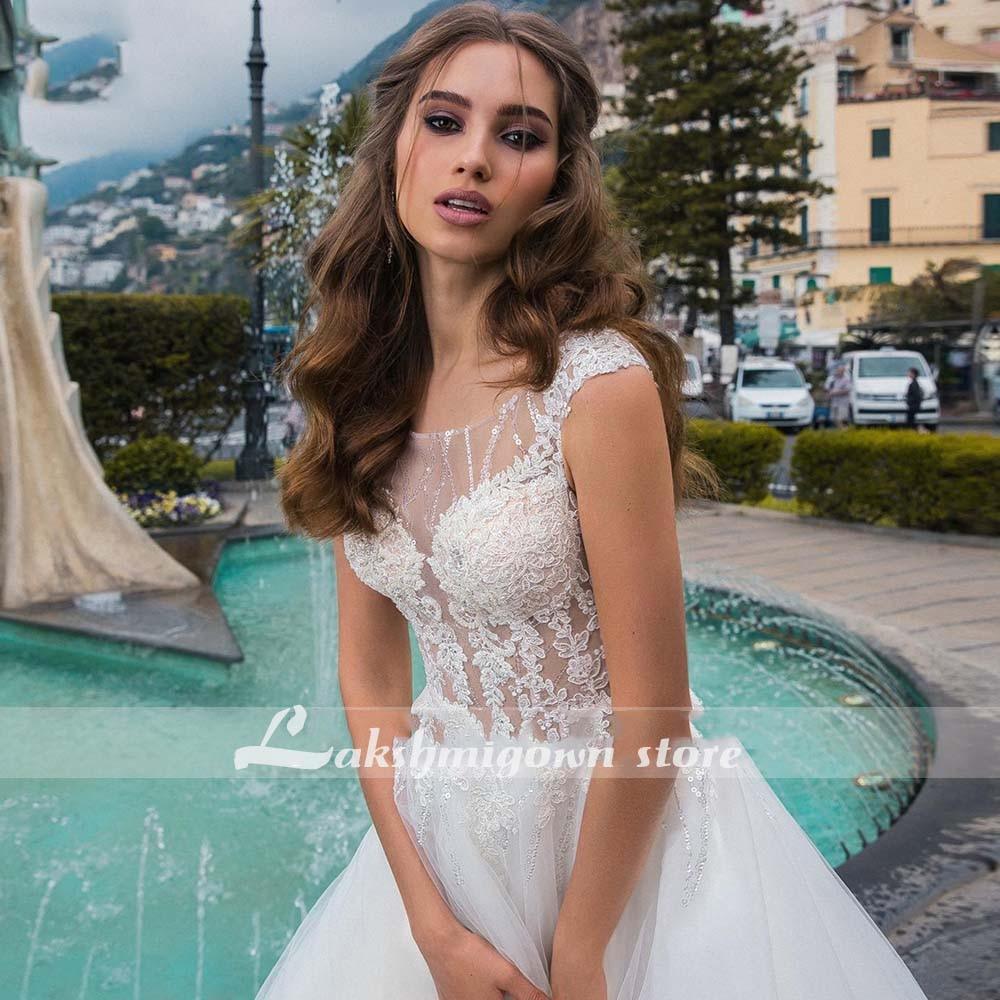 Vestidos de novia blancos NumberSea con apliques y lentejuelas y mangas cortas