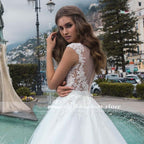 Vestidos de novia blancos NumberSea con apliques y lentejuelas y mangas cortas