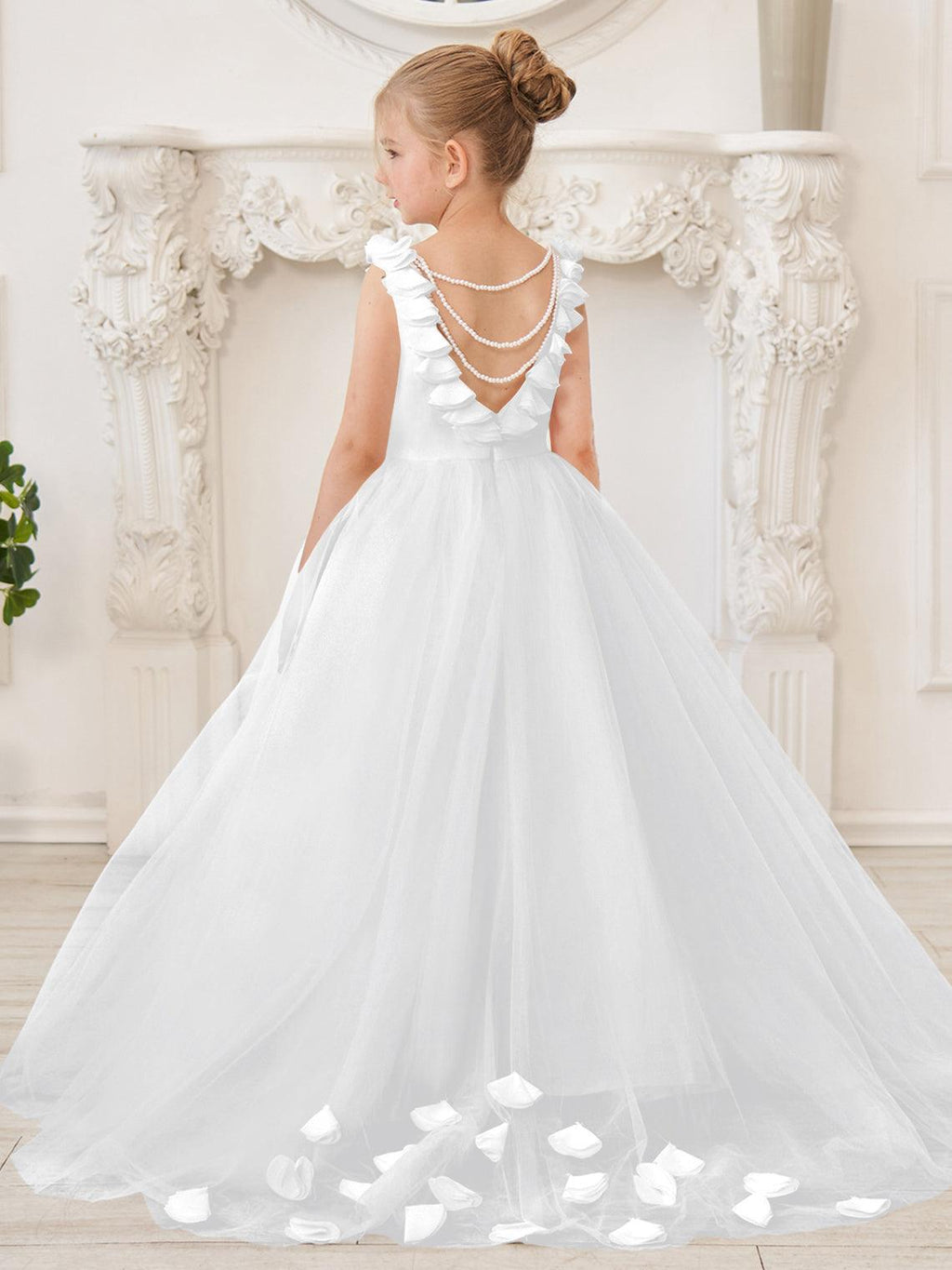 Elegantes weißes Tüllkleid für Blumenmädchen mit Schleppe 
