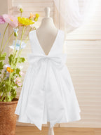 Elegantes A-Linien-Satin-Kleid mit V-Rücken und Schleife, knielang, Blumenmädchenkleid