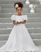 Kleid für Blumenmädchen mit Puffärmeln, Schleife, Knopfleiste hinten und Schleppe 