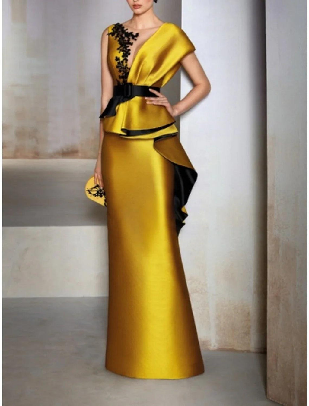 Gelbes Etuikleid/Säulen-Abendkleid aus Satin, Champagner, elegantes schwarzes Kleid, formelle Herbst-Bodenlänge, kurze Ärmel, V-Ausschnitt mit Rüschen, Stickerei-Applikationen