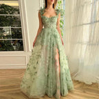 Vestido de fiesta de corte A con encaje de mariposa, corsé lila con abertura