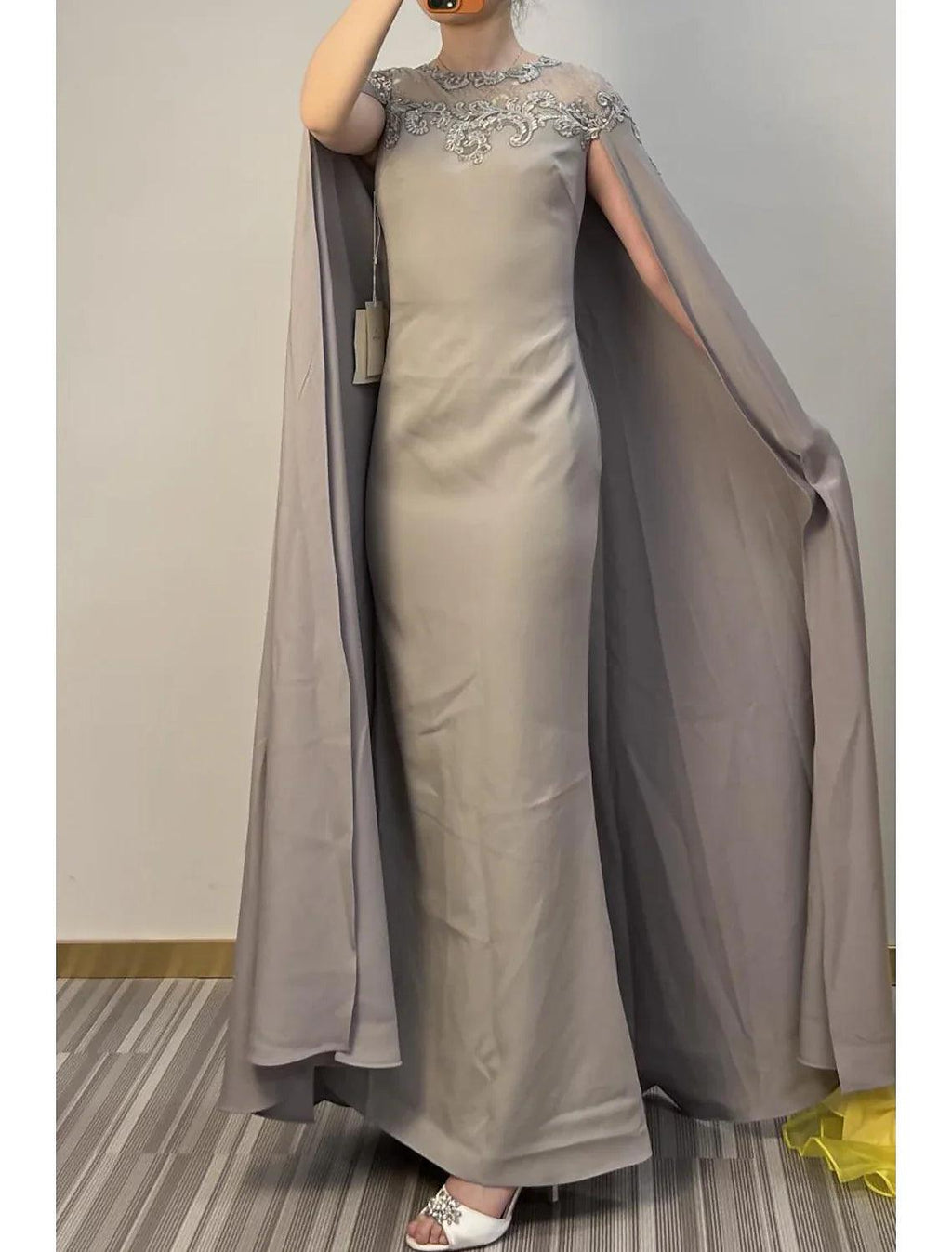 Etui-/Säulen-Abendkleid, elegantes Kleid, formeller Abend, bodenlang, kurze Ärmel, Illusionsausschnitt, Herbst, Hochzeitsgast, Stretchstoff mit Spitzeneinsatz, Applikationen