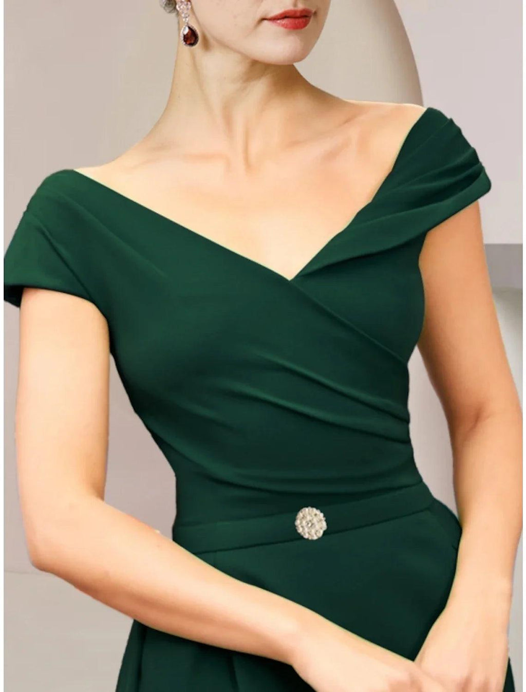 Etui-/Säulenkleid für die Mutter der Braut, Hochzeitsgast, Party, elegant, V-Ausschnitt, knöchellang, Stretch-Stoff, kurze Ärmel, mit Falten, Kristallbrosche