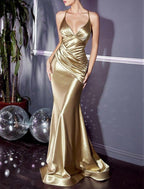 Meerjungfrau/Trompete Abendkleid Elegantes Kleid Verlobung Formeller Abend Sweep/Pinsel Schleppe Ärmellos Spaghettiträger Satin mit Kreuz Rüschen